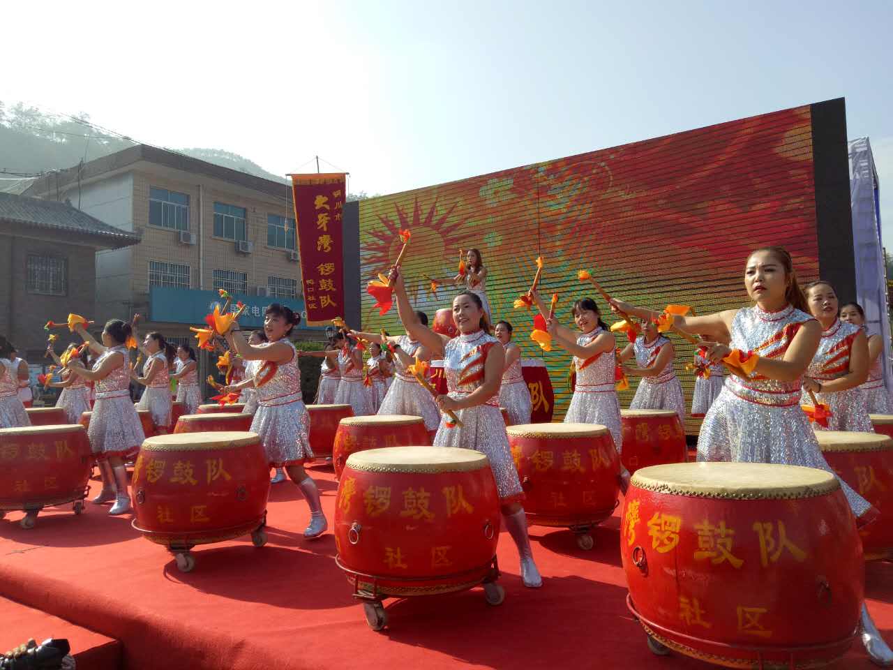 圖為大亞灣鑼鼓隊(duì)現(xiàn)場表演