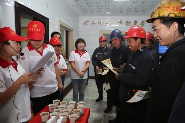 安全問答現(xiàn)場(chǎng)氣氛熱烈 安全問答現(xiàn)場(chǎng)氣氛熱烈