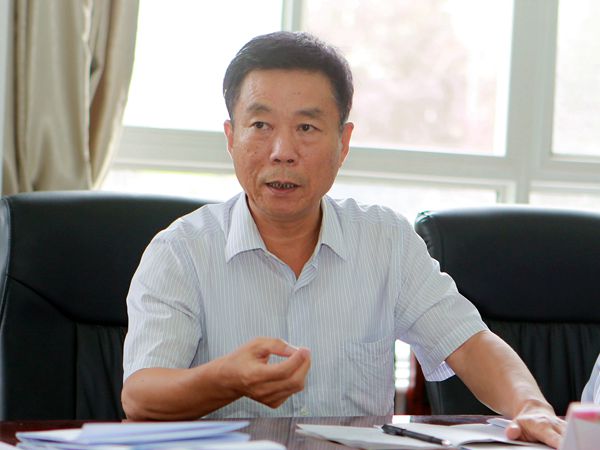 陜煤團公司董事、副總經(jīng)理閔龍在會上講話 陜煤團公司董事、副總經(jīng)理閔龍在會上講話