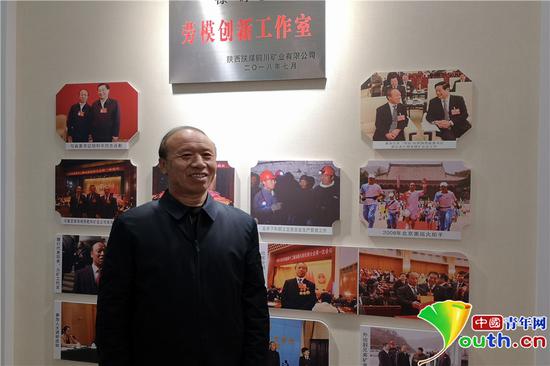 全國勞動模范、銅川礦業(yè)公司下石節(jié)煤礦綜掘二隊黨支部書記徐群賢。閻夢圓　攝