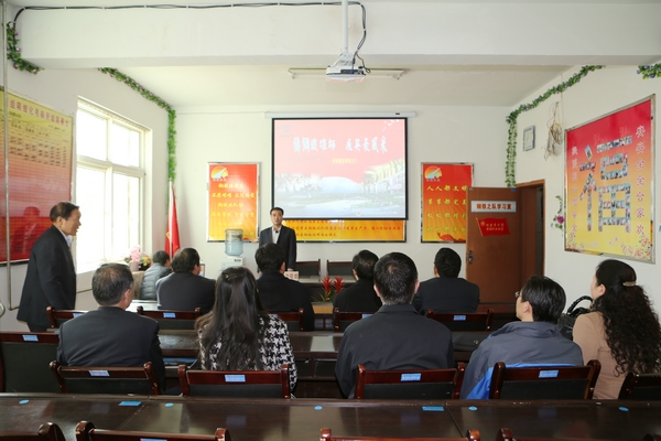 6. 現(xiàn)場觀摩了被譽為“鋼鐵之隊”的該礦綜采隊《鑄鋼鐵雄師 展英豪風(fēng)采》情況介紹 6. 現(xiàn)場觀摩了被譽為“鋼鐵之隊”的該礦綜采隊《鑄鋼鐵雄師 展英豪風(fēng)采》情況介紹