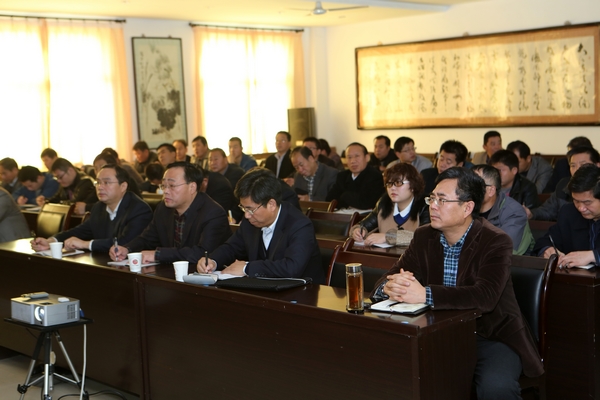 與會(huì)人員認(rèn)真聽講 與會(huì)人員認(rèn)真聽講